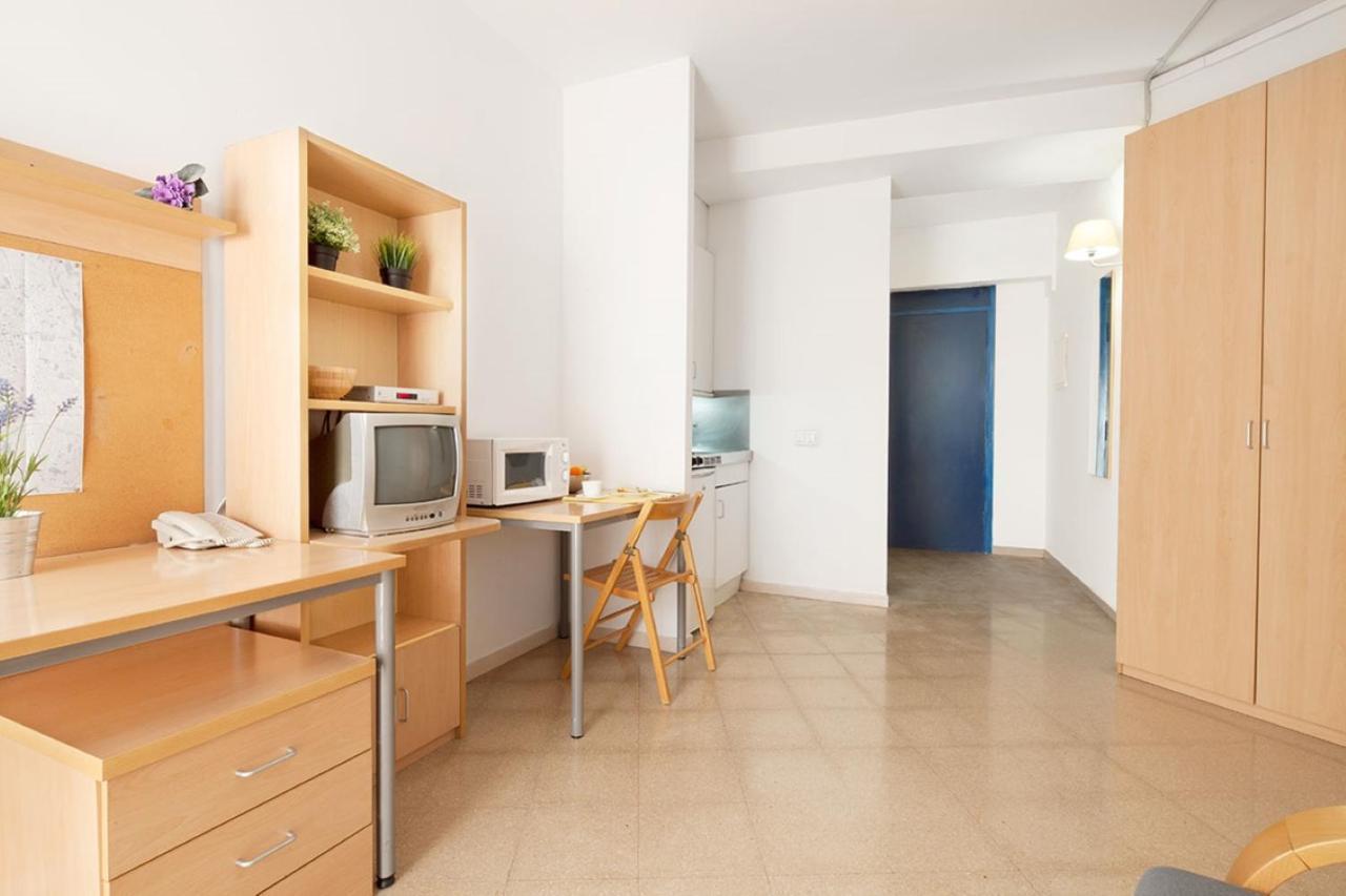 Residencia Universitaria Resa Francesc Giralt I Serra Terrassa Bagian luar foto