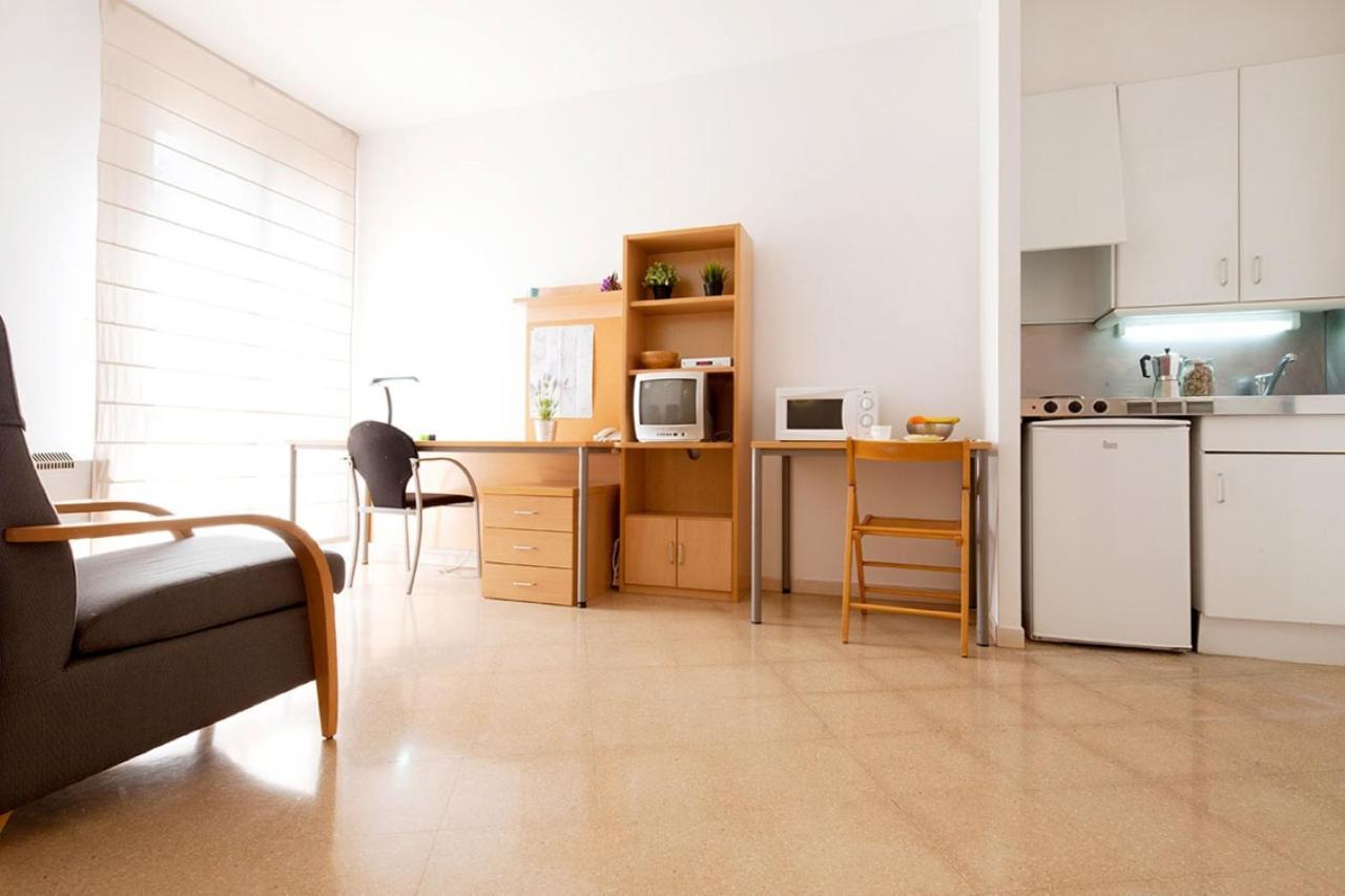 Residencia Universitaria Resa Francesc Giralt I Serra Terrassa Bagian luar foto