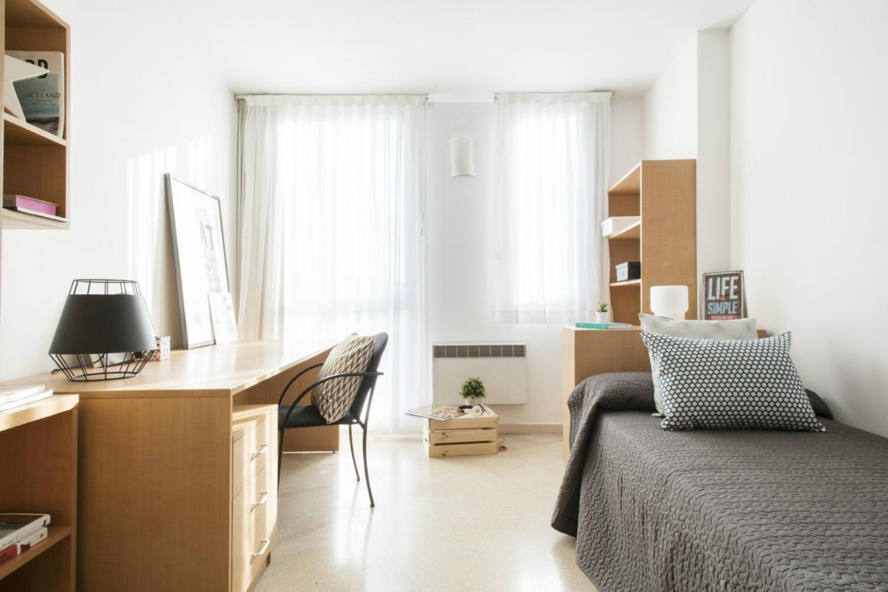 Residencia Universitaria Resa Francesc Giralt I Serra Terrassa Bagian luar foto